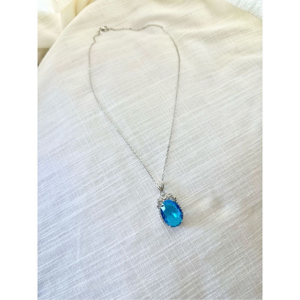 Bright blue oval pendant necklace